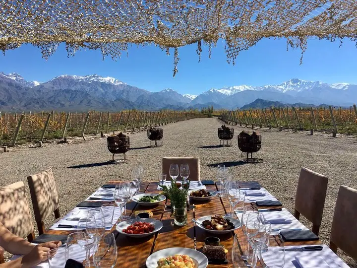 Presentation image of laur Almuerzo